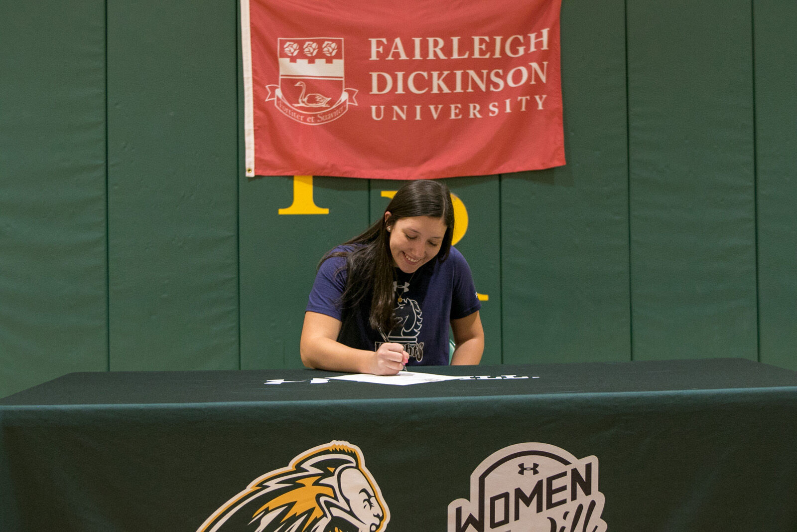 Brandi Mitchell signs with Fairleigh Dickinson U